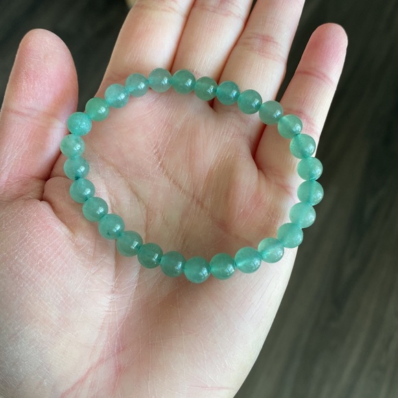 Glass Jade Beads Bracelet - Picture 4 of 4